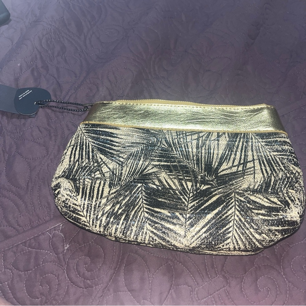 Clutch/makeup bag    7x 10.